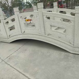 西藏芝麻白拱桥，石桥