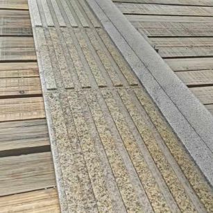 西藏黄金麻盲道石 盲条