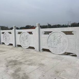 西藏芝麻白河道栏杆 石材栏杆