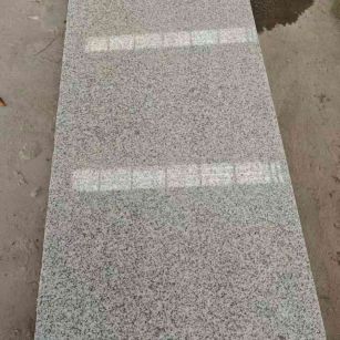 西藏芝麻白光面毛板