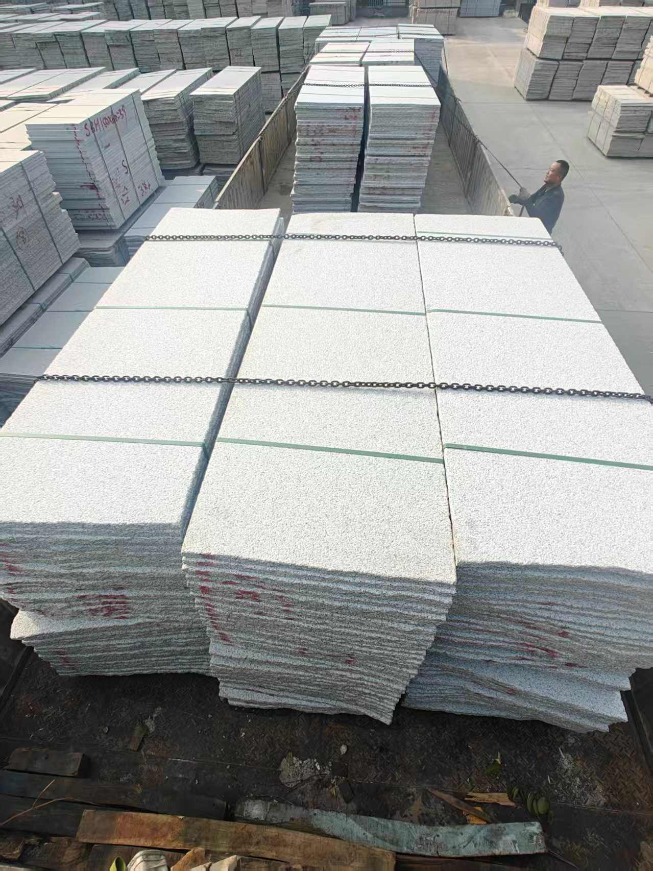 西藏芝麻白毛板，石材毛板