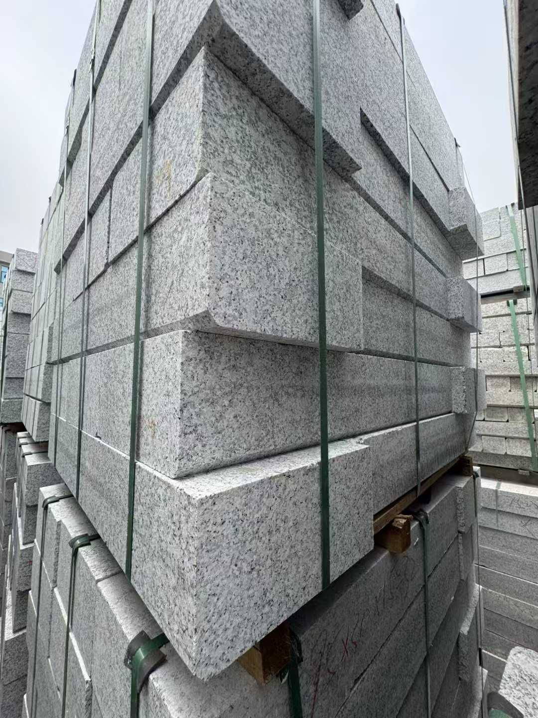 西藏芝麻白路牙石 马路牙子
