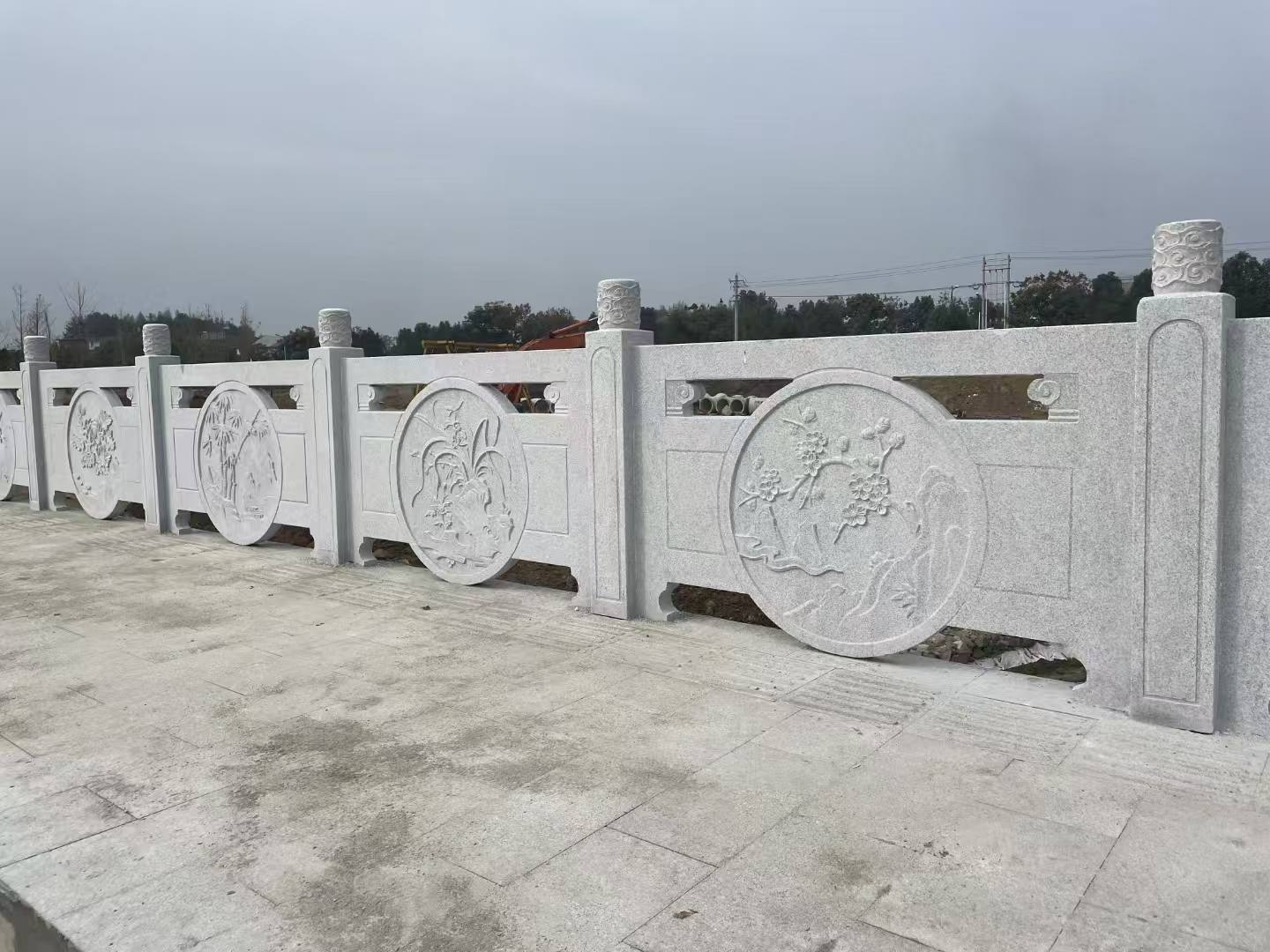 西藏芝麻白河道栏杆 石材栏杆