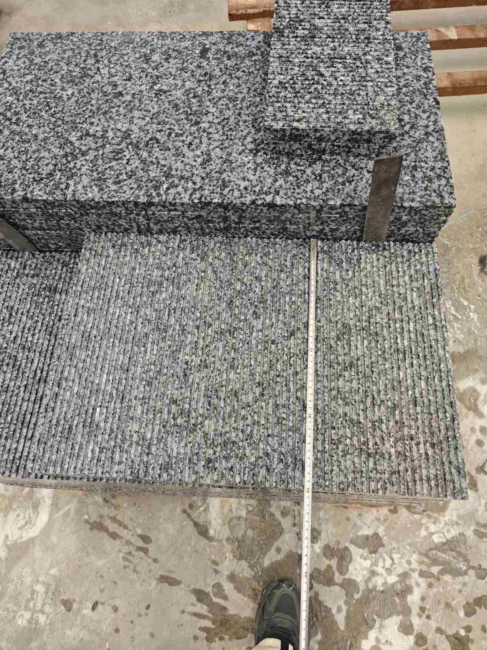 西藏芝麻黑拉丝面