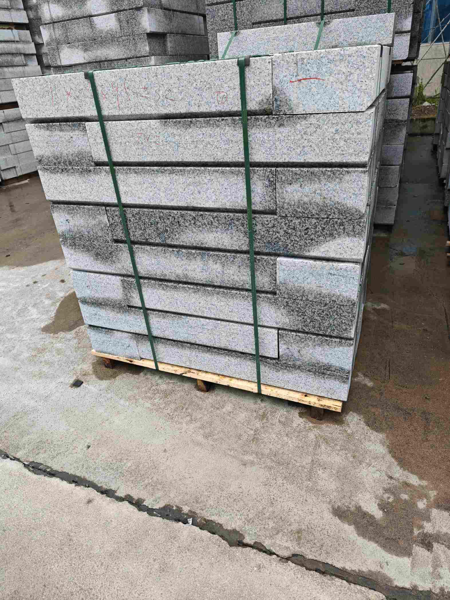 西藏芙蓉白路牙石，马路牙子