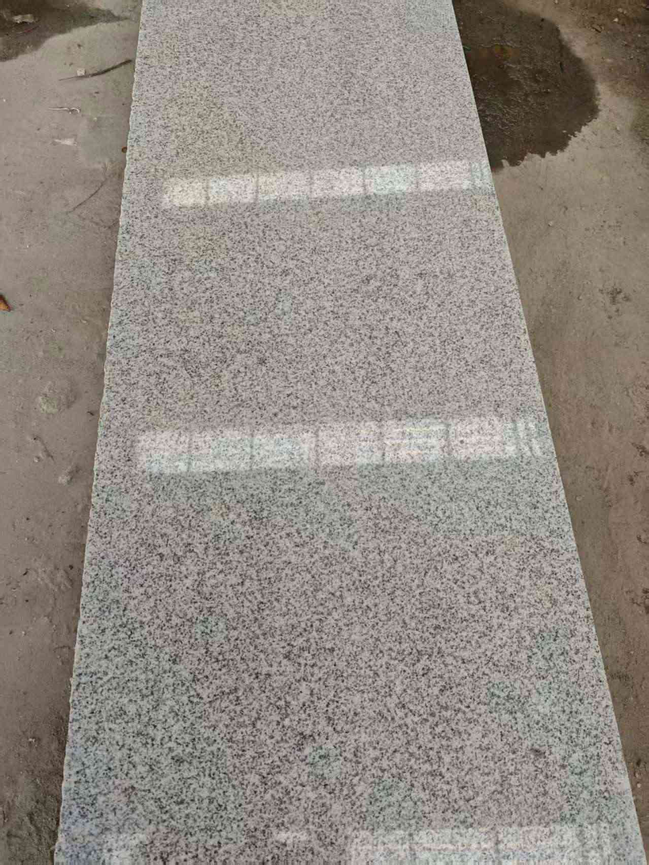 西藏芝麻白光面毛板